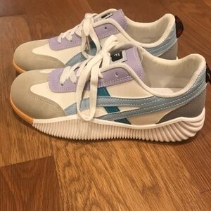 DF De Florance Cloudea Women’s shoe size 10